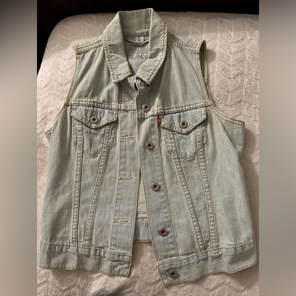 New Levi's denim vest